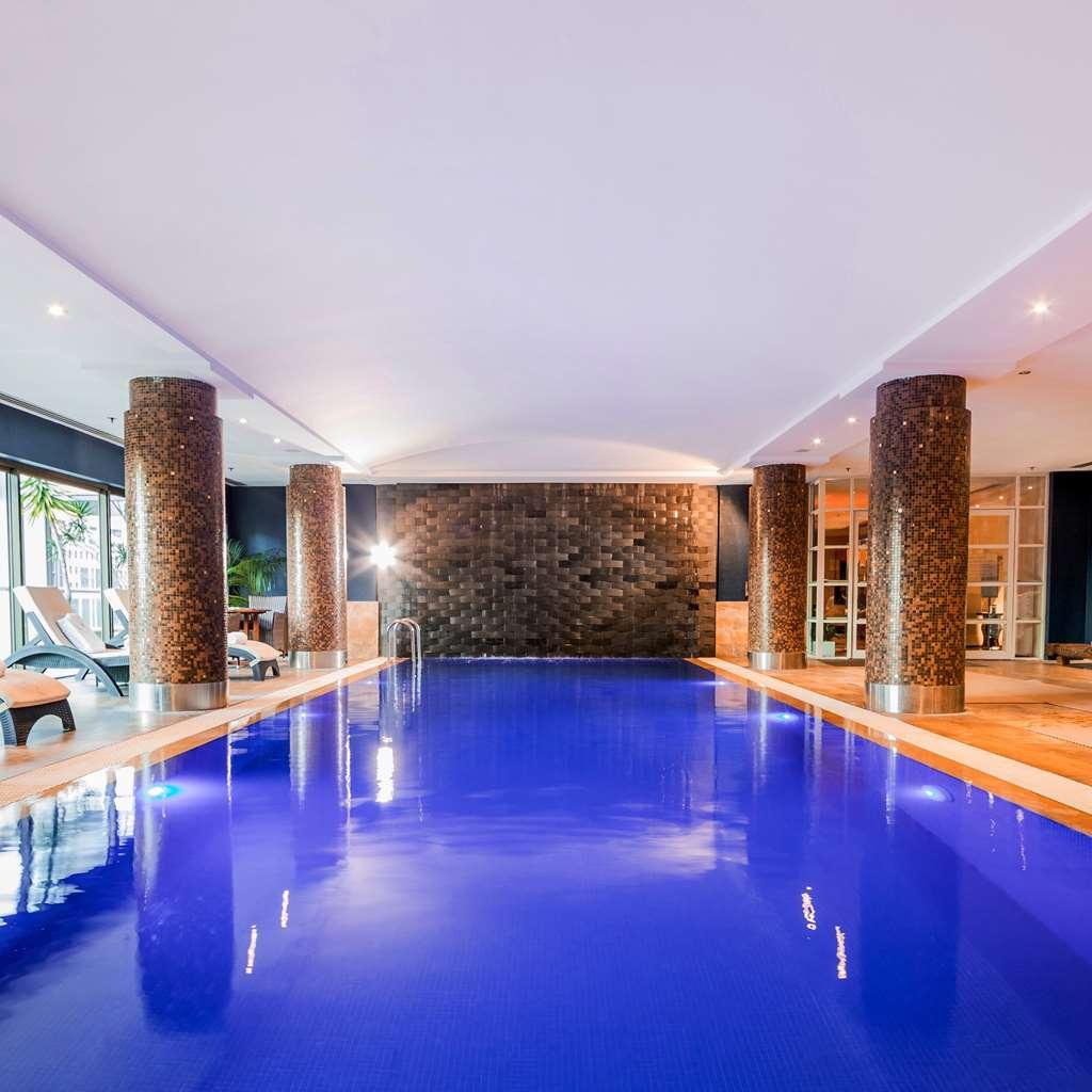 Amora Hotel Jamison Sydney Létesítmények fotó The pool at the hotel