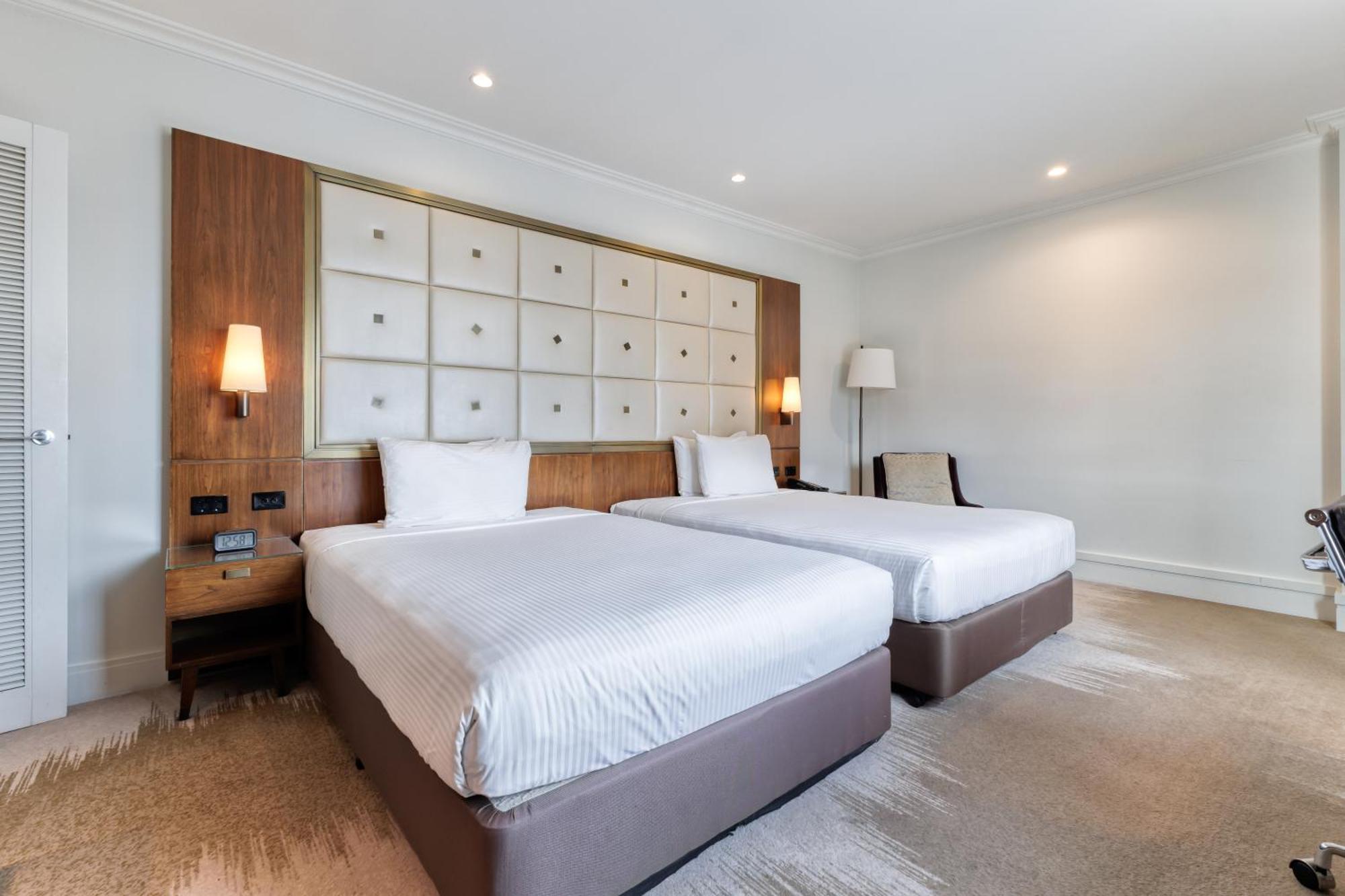 Amora Hotel Jamison Sydney Kültér fotó A guest room at the Hilton Garden Inn
