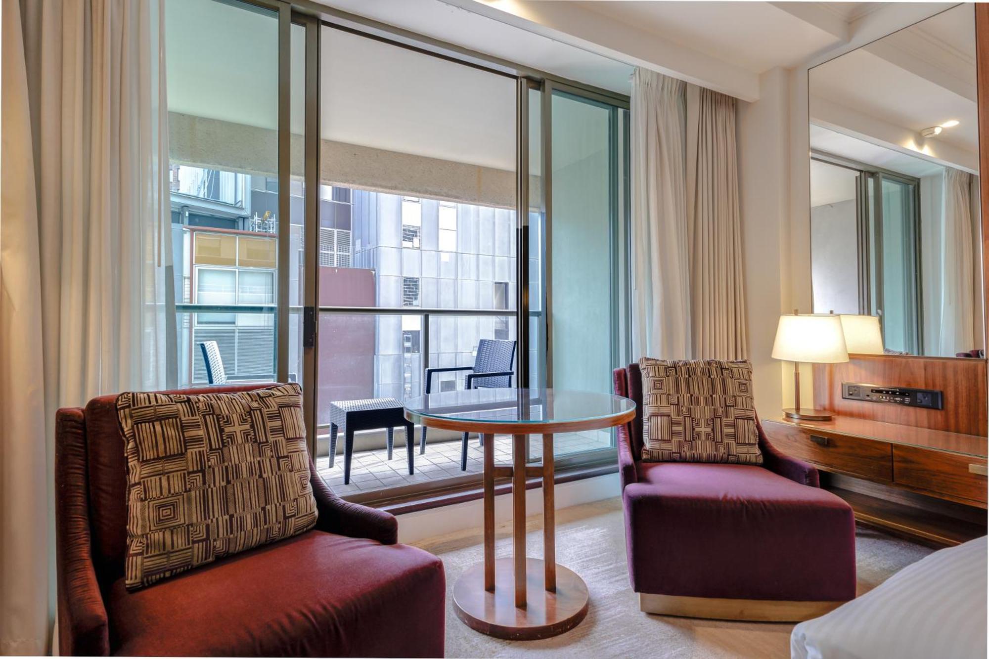 Amora Hotel Jamison Sydney Kültér fotó A room at the hotel